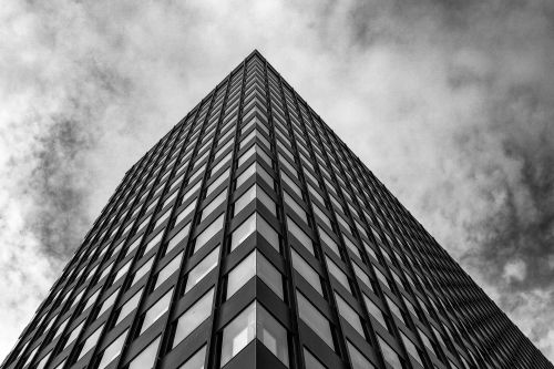 Der-Himmel-ueber-dem-Pflaster