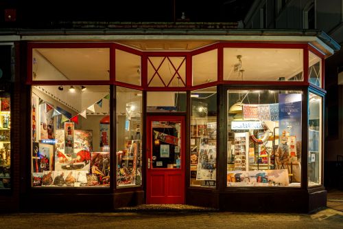 Kuenstler-verschoenern-die-Welt