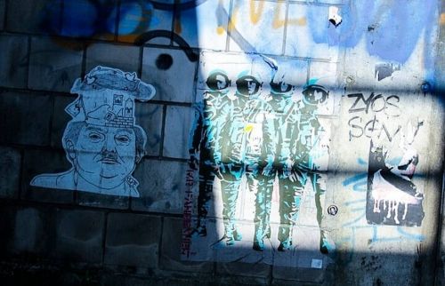 Astronauts-Meets-Dump